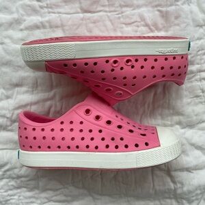 Native Kids Water Shoes in Pink